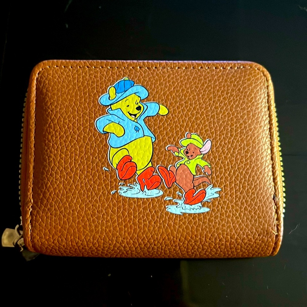 Wallet Disney Themed Winnie the Pooh Mini Accordion style Size: (4.53" x 3.35'")